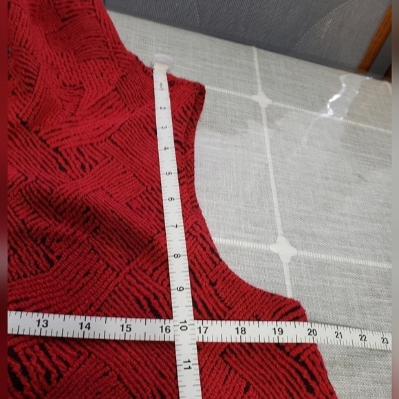 Woman's Habitat Vest, Size S - Picture 4 of 11